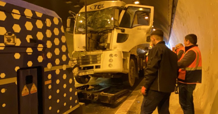 Tünelde Trafik Kilitlendi, 1 Kişi Yaralandı