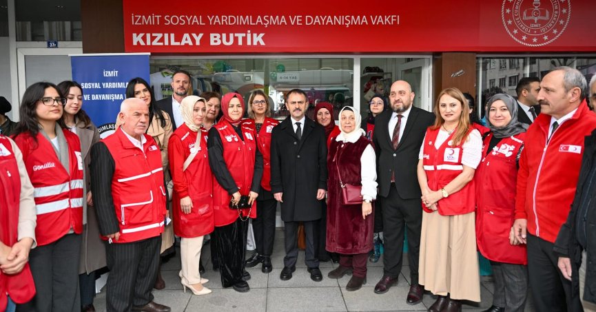 İzmit’te “Kızılay Butik” Mağazası Hizmete Açıldı