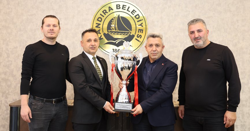 Kandıra Gençlerbirliği’nden Belediye Başkanı Ölmez’e Zafer Ziyareti