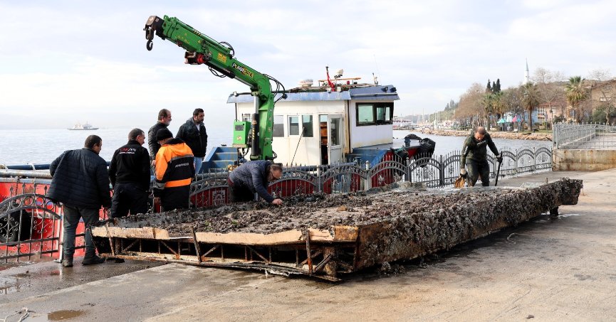 Eskihisar Sahili’nde deniz tabanı temizlendi