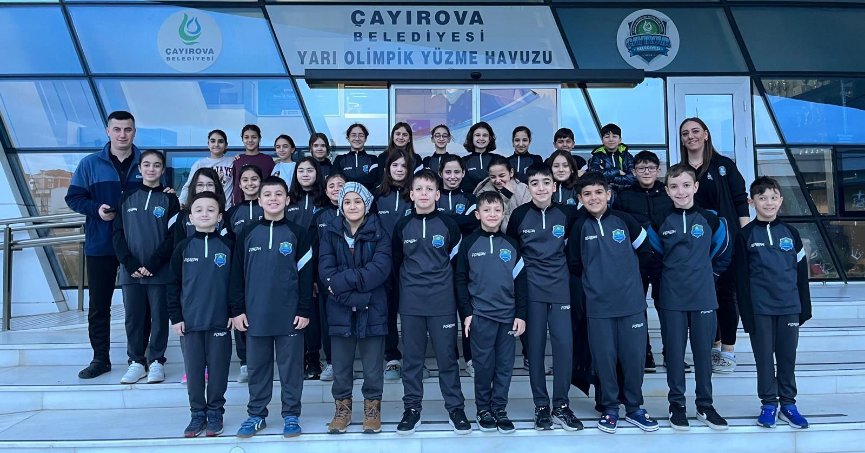 Çayırovalı yüzücüler yarışlardan 27 madalyayla döndü