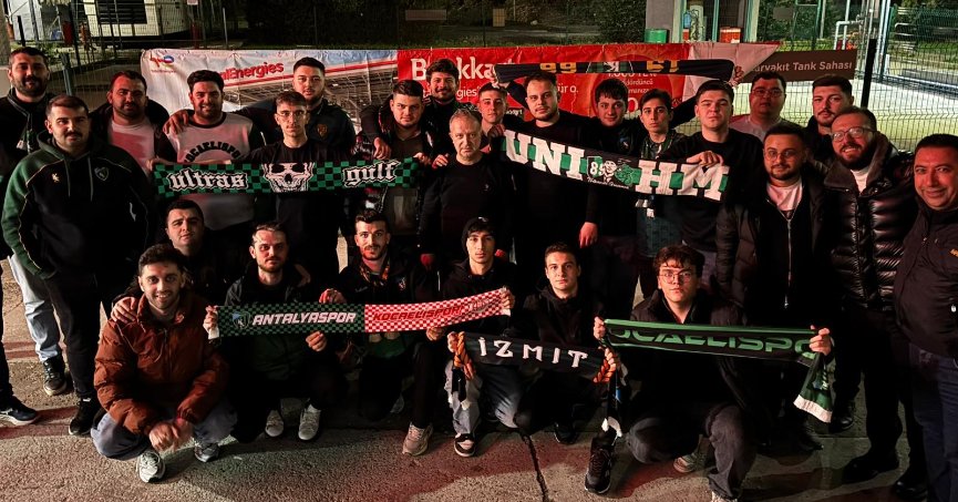 Kocaelisporlu taraftarlardan, Selçuk İnan'a 41. yaş sürprizi