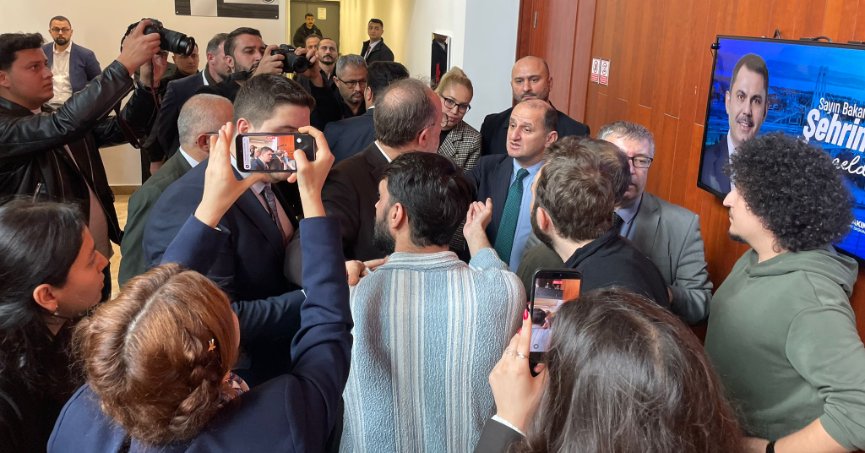 Bakan Kurum’un ekibinden gazeteciye darp girişimi