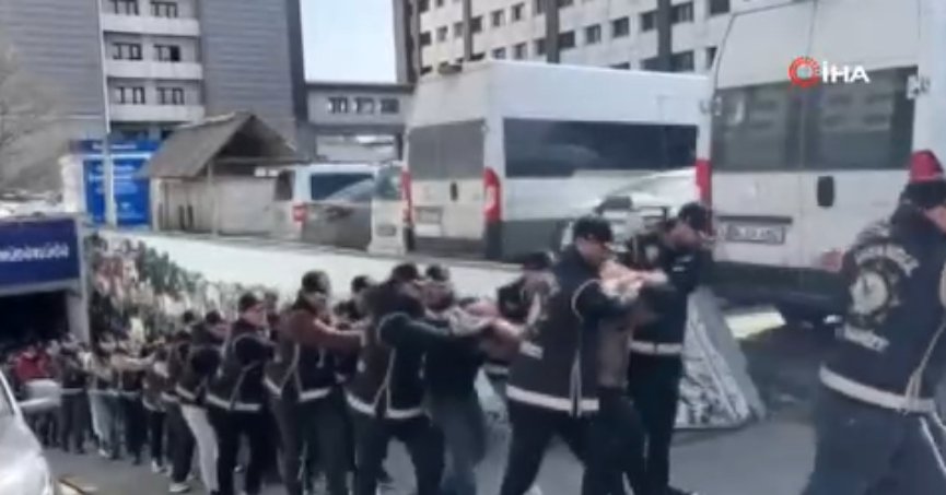 9 ayrı suçtan aranan çetenin 35 üyesi adliyeye sevk edildi