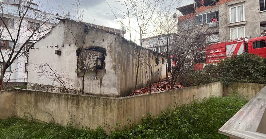 Gebze'de metruk evde yangın çıktı