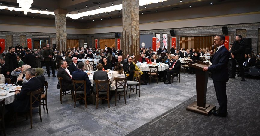 şehit aileleri ve gazilerle yaptı