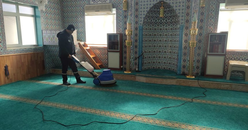 Kandıra Belediyesi Ramazanla Birlikte Camilerde Temizlik Seferberliği Başlattı.