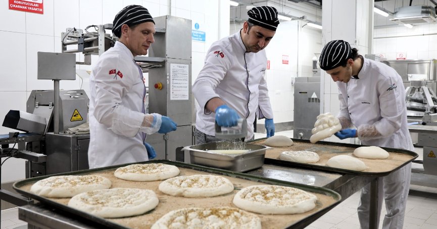 Belediyenin ürettiği 300 gramlık ramazan pidesi 20 liradan satışta