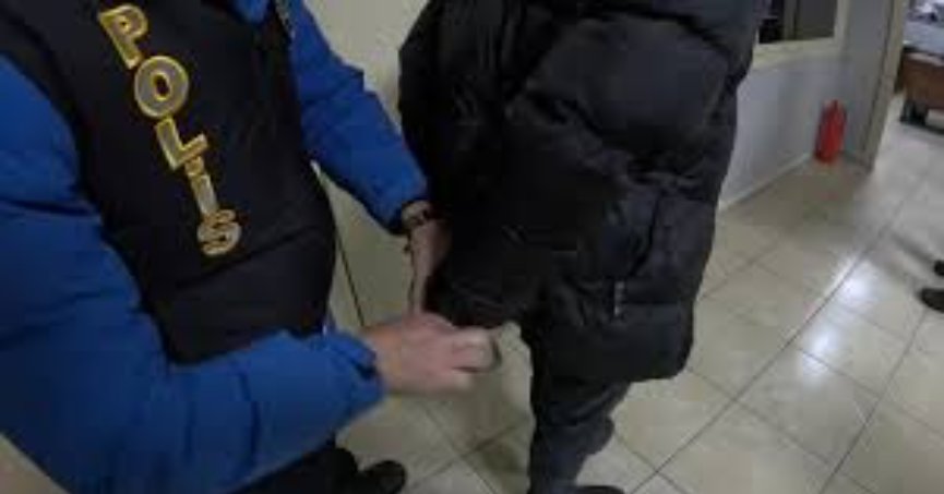  ''Baş komiserim'' diyerek 4 milyonluk vurgun yaptılar, gerçek polislere yakalandılar