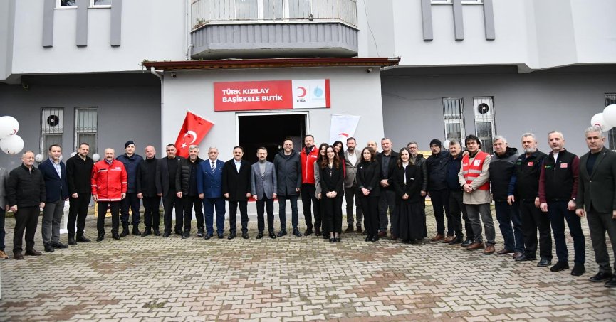 Vali Aktaş’tan Türk Kızılay Başiskele Butik Mağazasına Ziyaret