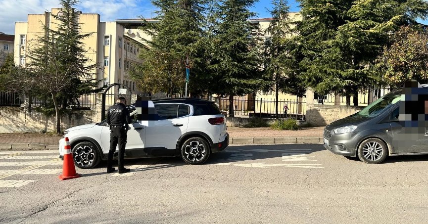 Güvenli okul denetiminde aranan şahıs yakalandı