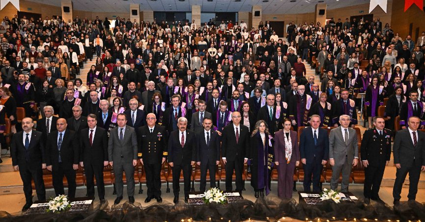 Kocaeli Üniversitesi’nin yıldızları taçlandırıldı