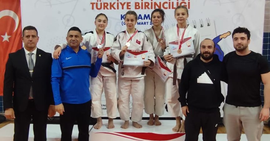 İzmitli Özge Çolak Judoda Türkiye Üçüncüsü Oldu