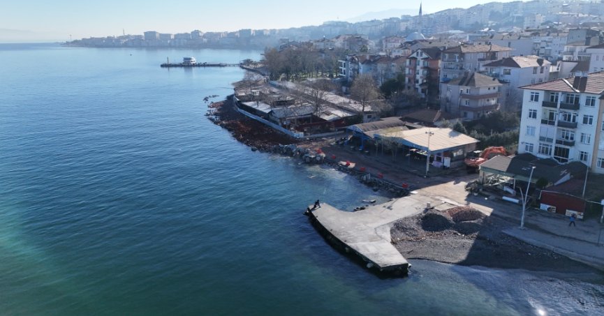 Değirmendere sahiline taşkınlara karşı dalgakıran inşa ediliyor