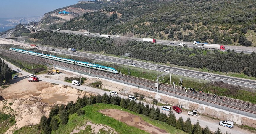 Yüksek hızlı trenin çarptığı kişi hayatını yitirdi