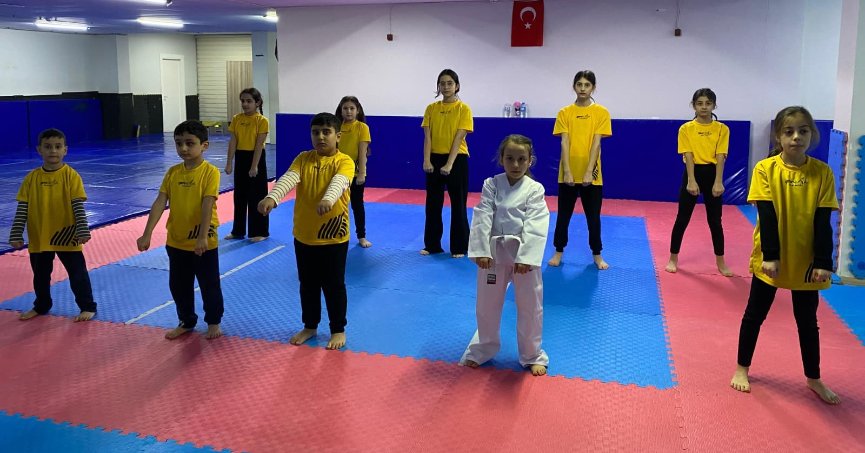 Başiskele'de kış spor okulları 9 branşta eğitimlerini sürdürüyor