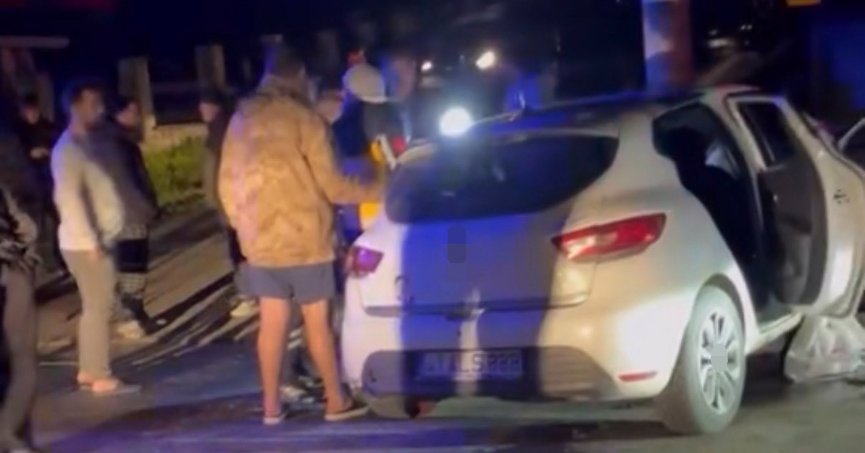 Kavşakta otomobiller çarpıştı: 4 yaralı