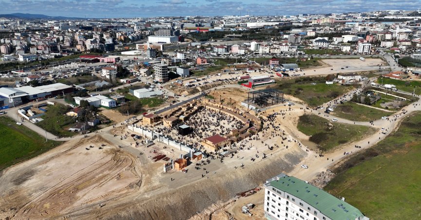 Çayırova Mekke Film Platosu, ziyaretçi akınına uğradı