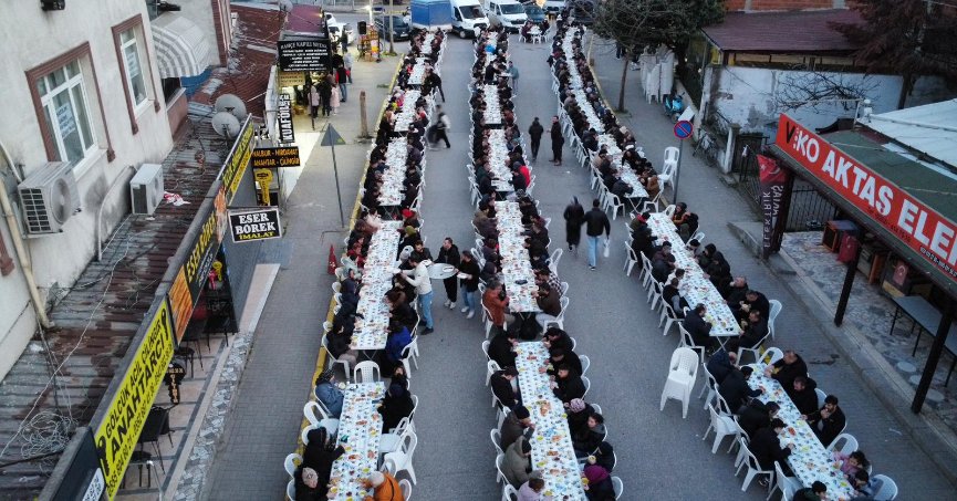 Kavaklı Mahallesi’nde 1200 Kişilik İftar Sofrası Kuruldu