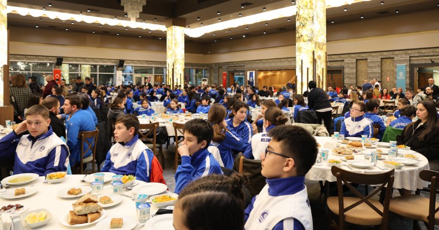 Büyükakın başarılı sporcularla iftar yaptı