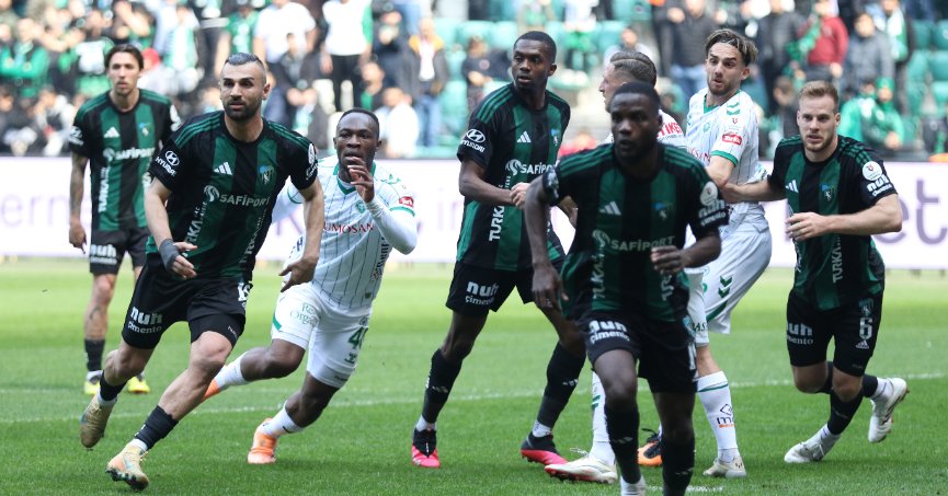 Trendyol Süper Lig: Kocaelispor: 0 - Konyaspor: 0 (İlk yarı)