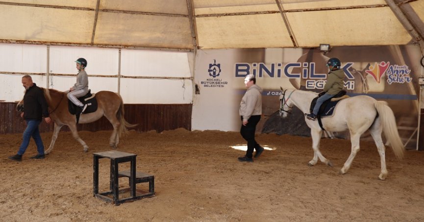 Ara tatilde 230 çocuk binicilikle tanıştı