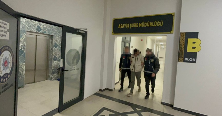  İçinde altın bulunan çelik kasayı çaldı, polis evinde yakaladı