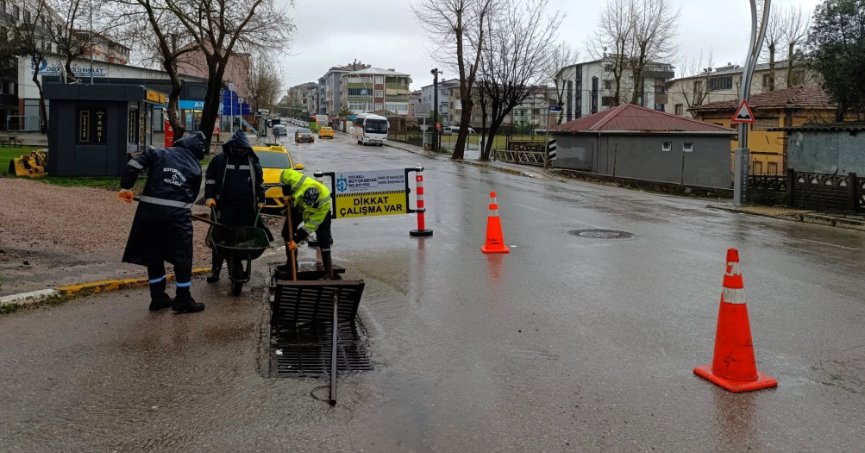 Su baskınlarına karşı mazgal ve menfez temizliği aralıksız sürüyor