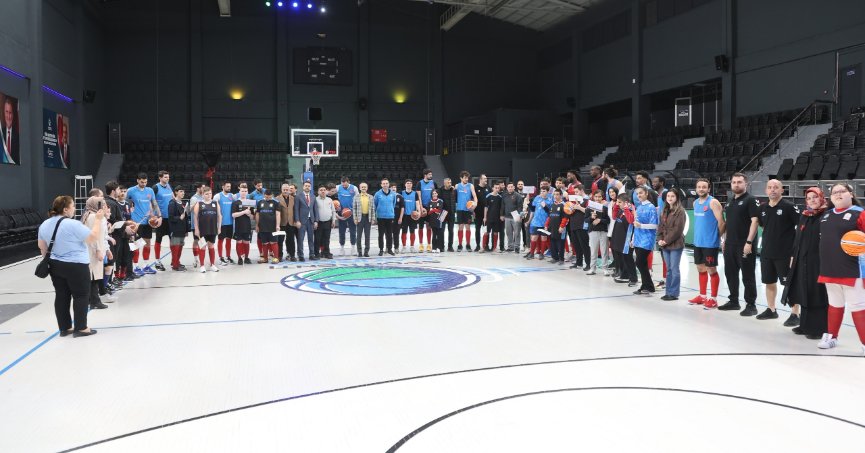 Özel bireyler ve basketbolcular potada buluştu