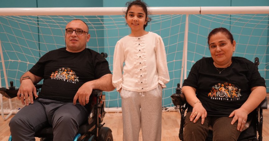 zeybek oynayarak susturdular