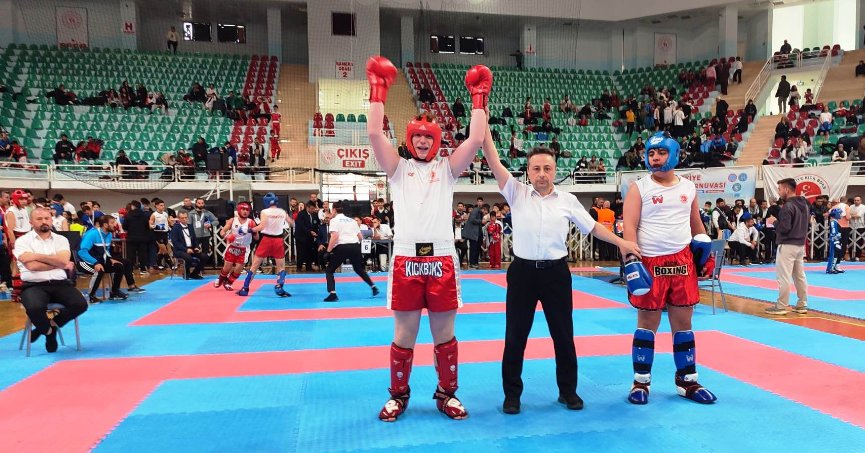 Körfezli Rafet ve Poyraz Kick Boksta Türkiye üçüncüsü