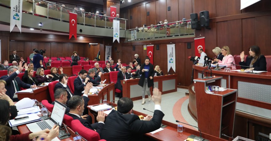 İzmit Belediyesi Meclisi’nde görev dağılımı yapıldı