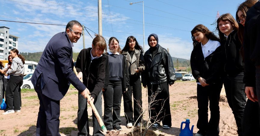 Derince´de Fidanlar Toprakla Buluştu