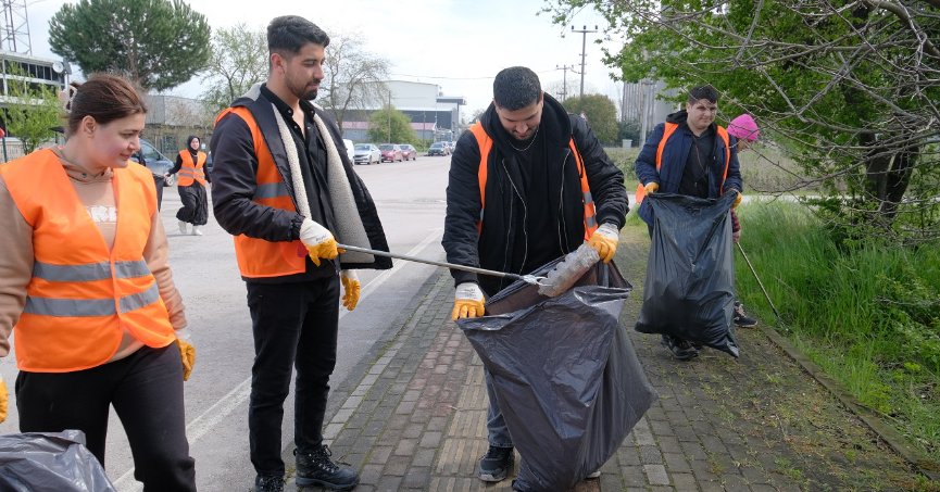 Başiskele’de Üniversiteli Gençlerden Örnek Davranış