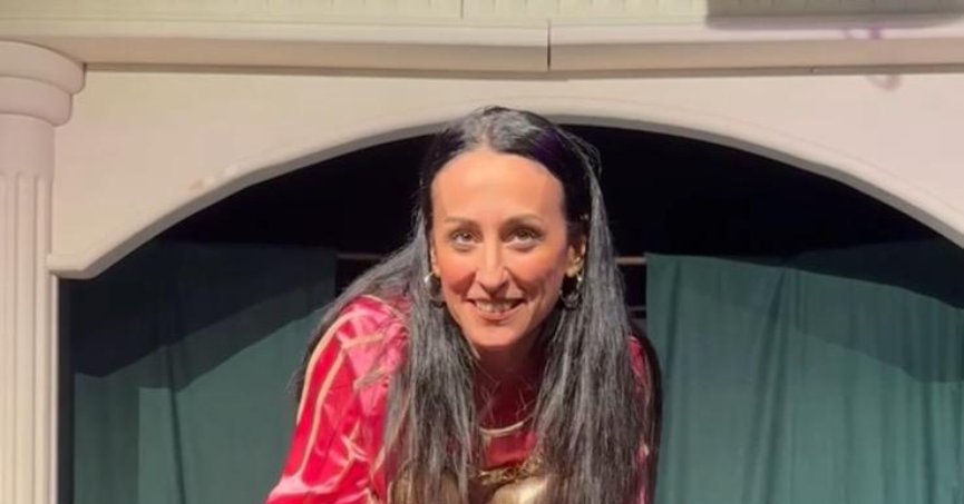  Hem Sahne Açılıyor Hem Prömiyer Yapılıyor!