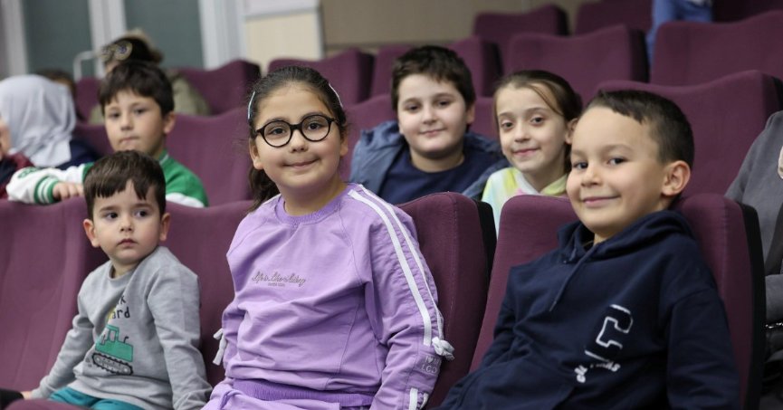 Kahkaha Dolu Bir Yolculuğa Çıktı