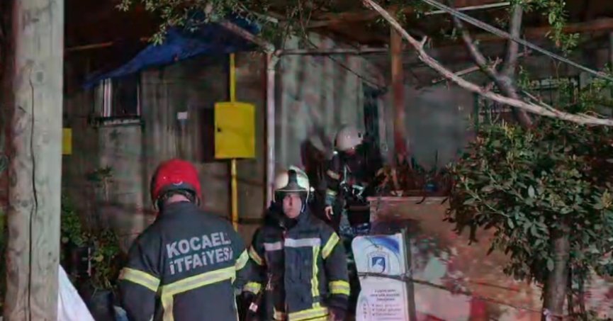 Çatı katında yangın paniği