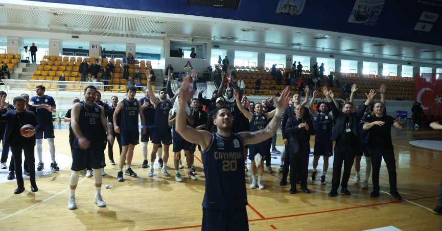  Çayırova Belediyesi sezonu şampiyon tamamladı