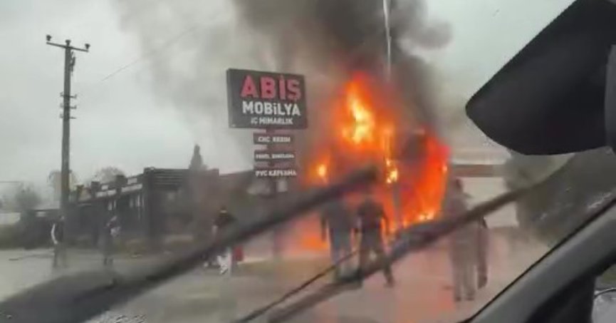 İş yeri alevlere teslim oldu