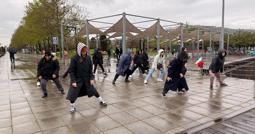 İzmit’te bayram coşkusu sağlıklı adımlarla başladı   