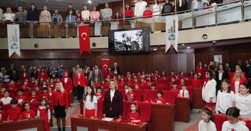 İZMİT’TE MECLİSİ ÇOCUKLAR YÖNETTİ