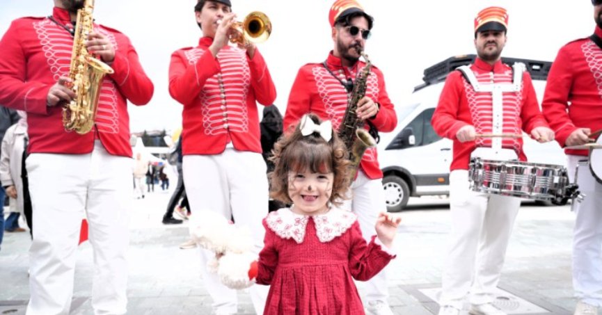 Bir meydan dolusu mutluluk