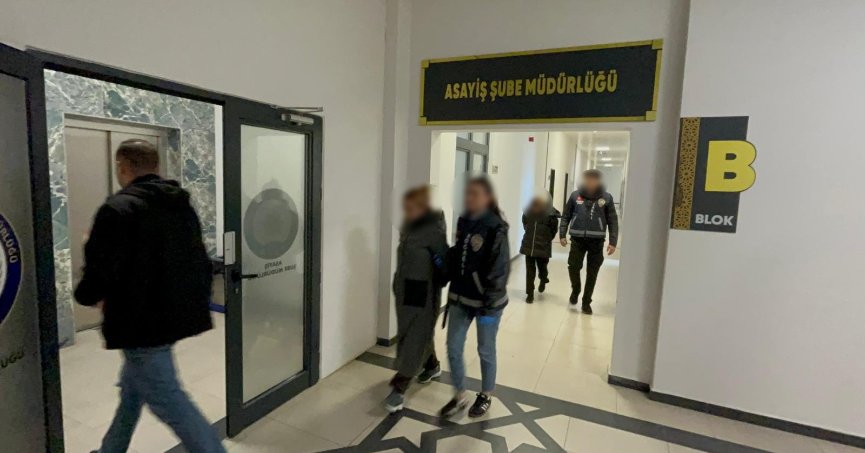 Evden 70 bin liralık ziynet hırsızlığı yapan 2 kadın tutuklandı