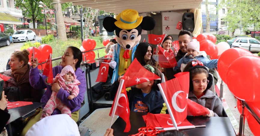 İzmit’te 23 Nisan’a özel şehir turu