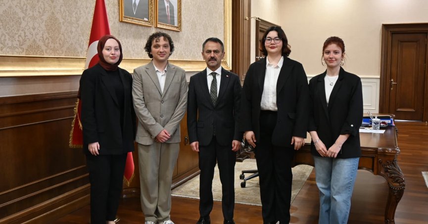 Kocaeli Üniversitesi Senin Sesin Gençlik Kulübünden Vali İlhami Aktaş'a Davet