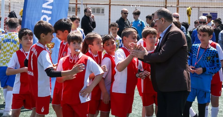 Şampiyon Sırrıpaşa Ortaokulu