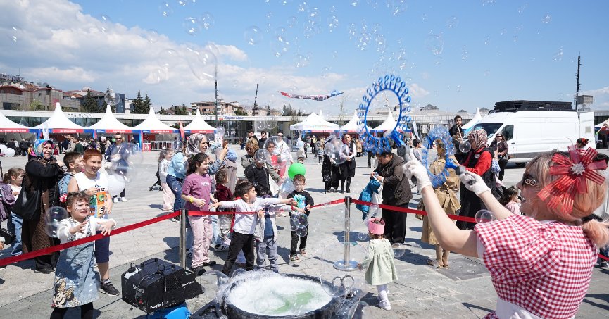 Çocuklar gülsün, bu neşe sürsün