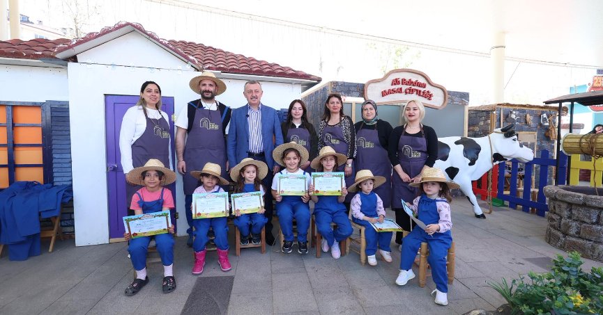 Başkan Büyükakın’a çocuklardan sevgi seli