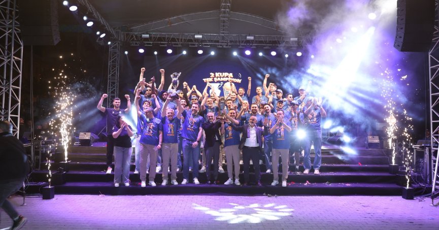  Basketbol Süper Ligi'ne yükselen Çayırova Belediyesi'nde şampiyonluk coşkusu
