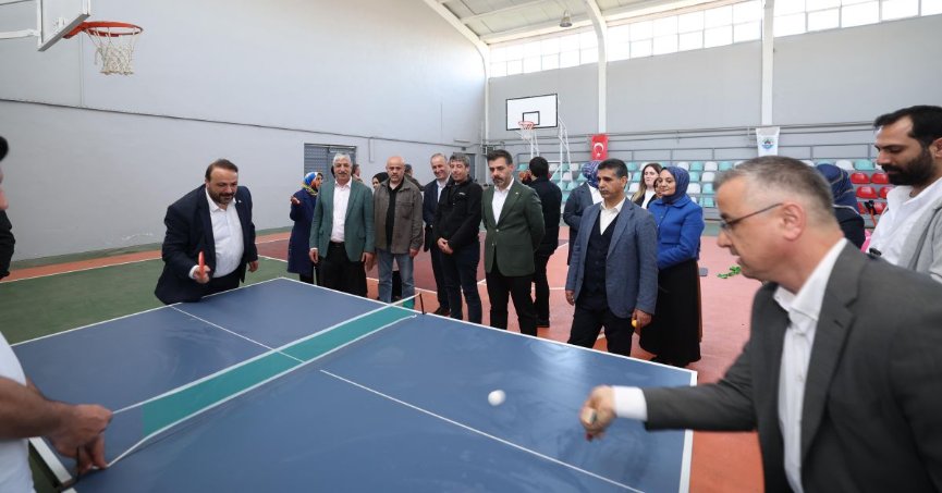 TAVŞANCIL KAPALI SPOR SALONU YENİ YÜZÜYLE AÇILDI